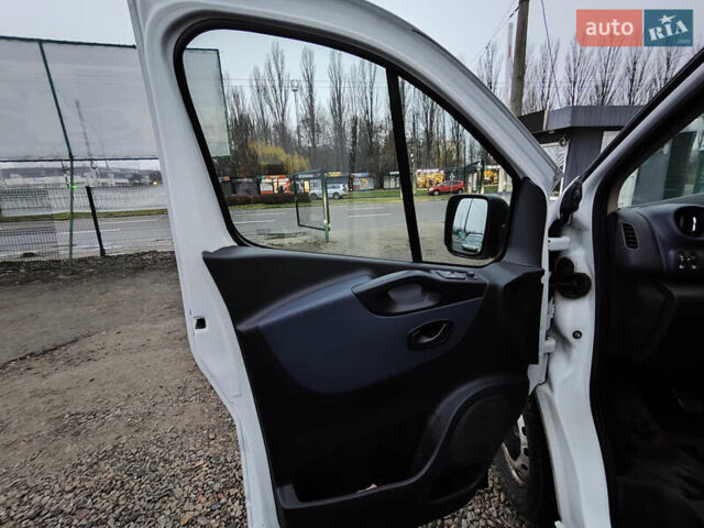 Білий Опель Віваро, об'ємом двигуна 1.6 л та пробігом 248 тис. км за 12000 $, фото 10 на Automoto.ua