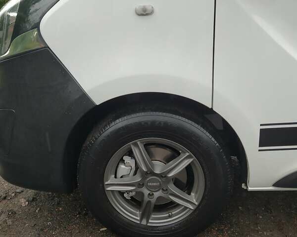Белый Опель Виваро, объемом двигателя 1.6 л и пробегом 237 тыс. км за 13800 $, фото 5 на Automoto.ua