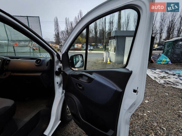 Білий Опель Віваро, об'ємом двигуна 1.6 л та пробігом 248 тис. км за 12000 $, фото 12 на Automoto.ua