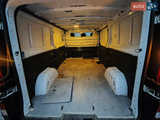 Білий Опель Віваро, об'ємом двигуна 1.6 л та пробігом 248 тис. км за 12000 $, фото 22 на Automoto.ua