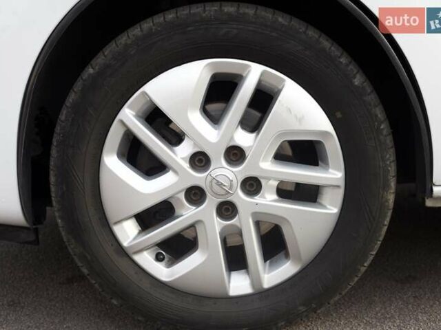 Белый Опель Виваро, объемом двигателя 1.6 л и пробегом 195 тыс. км за 18200 $, фото 13 на Automoto.ua