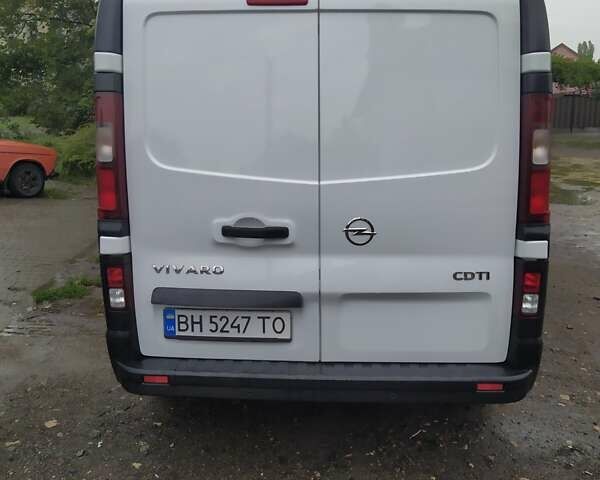 Белый Опель Виваро, объемом двигателя 1.6 л и пробегом 237 тыс. км за 13800 $, фото 2 на Automoto.ua