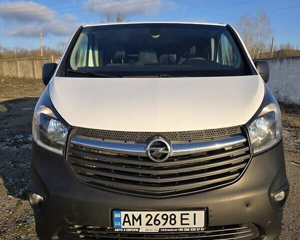 Белый Опель Виваро, объемом двигателя 1.6 л и пробегом 184 тыс. км за 16000 $, фото 3 на Automoto.ua