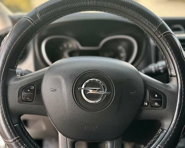 Белый Опель Виваро, объемом двигателя 1.6 л и пробегом 195 тыс. км за 18200 $, фото 16 на Automoto.ua