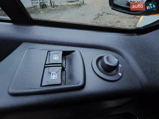 Білий Опель Віваро, об'ємом двигуна 1.6 л та пробігом 248 тис. км за 12000 $, фото 17 на Automoto.ua