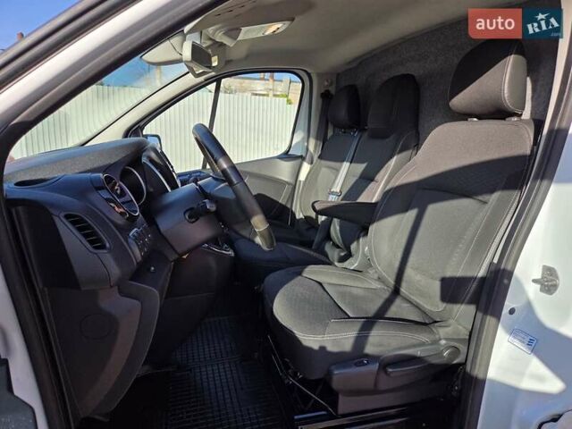 Белый Опель Виваро, объемом двигателя 1.6 л и пробегом 245 тыс. км за 14800 $, фото 33 на Automoto.ua