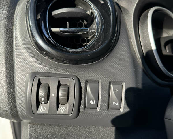 Белый Опель Виваро, объемом двигателя 1.6 л и пробегом 276 тыс. км за 14900 $, фото 8 на Automoto.ua