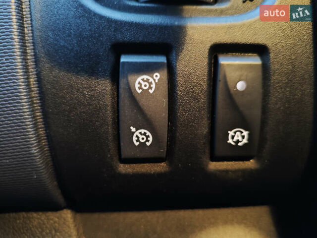 Білий Опель Віваро, об'ємом двигуна 1.6 л та пробігом 248 тис. км за 12000 $, фото 18 на Automoto.ua