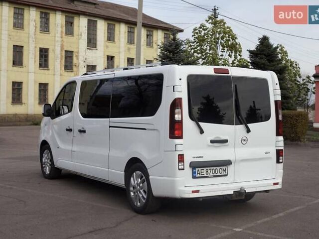 Белый Опель Виваро, объемом двигателя 1.6 л и пробегом 195 тыс. км за 18200 $, фото 2 на Automoto.ua