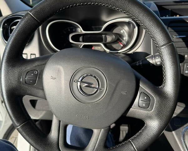 Белый Опель Виваро, объемом двигателя 1.6 л и пробегом 276 тыс. км за 14900 $, фото 9 на Automoto.ua