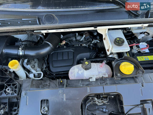 Белый Опель Виваро, объемом двигателя 1.6 л и пробегом 276 тыс. км за 14900 $, фото 19 на Automoto.ua