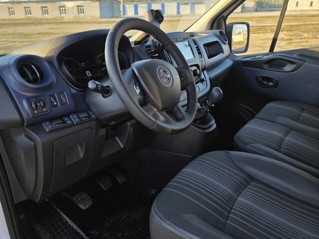 Белый Опель Виваро, объемом двигателя 0 л и пробегом 184 тыс. км за 16000 $, фото 4 на Automoto.ua