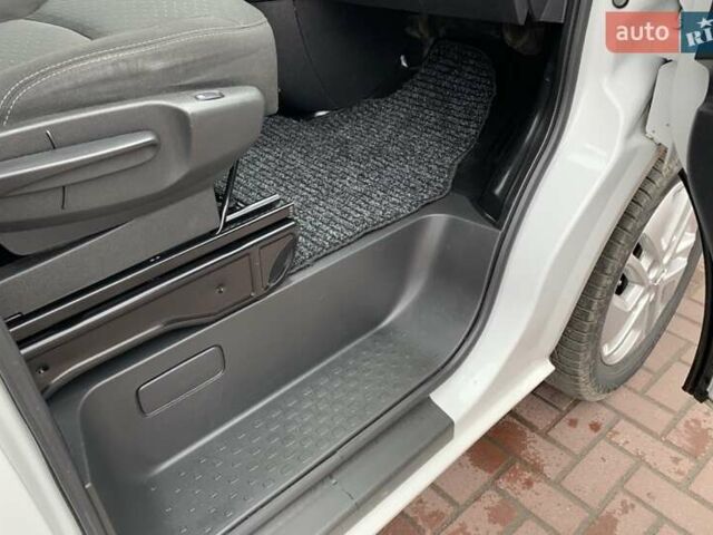 Белый Опель Виваро, объемом двигателя 1.6 л и пробегом 189 тыс. км за 17950 $, фото 32 на Automoto.ua