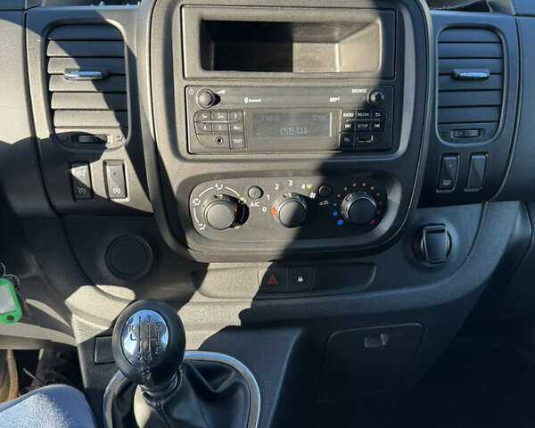 Белый Опель Виваро, объемом двигателя 1.6 л и пробегом 276 тыс. км за 14900 $, фото 11 на Automoto.ua