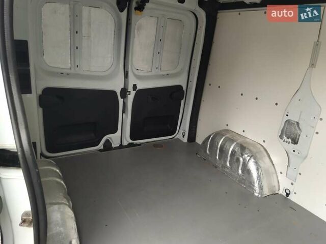 Белый Опель Виваро, объемом двигателя 1.6 л и пробегом 237 тыс. км за 13800 $, фото 43 на Automoto.ua