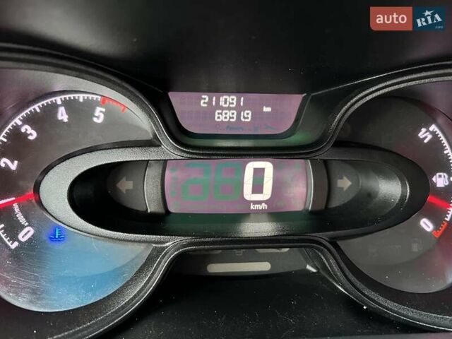 Білий Опель Віваро, об'ємом двигуна 1.6 л та пробігом 211 тис. км за 15800 $, фото 4 на Automoto.ua