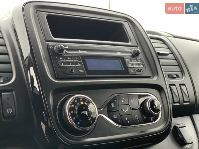 Белый Опель Виваро, объемом двигателя 1.6 л и пробегом 189 тыс. км за 17950 $, фото 22 на Automoto.ua