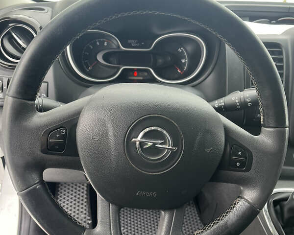 Білий Опель Віваро, об'ємом двигуна 1.6 л та пробігом 322 тис. км за 16500 $, фото 7 на Automoto.ua