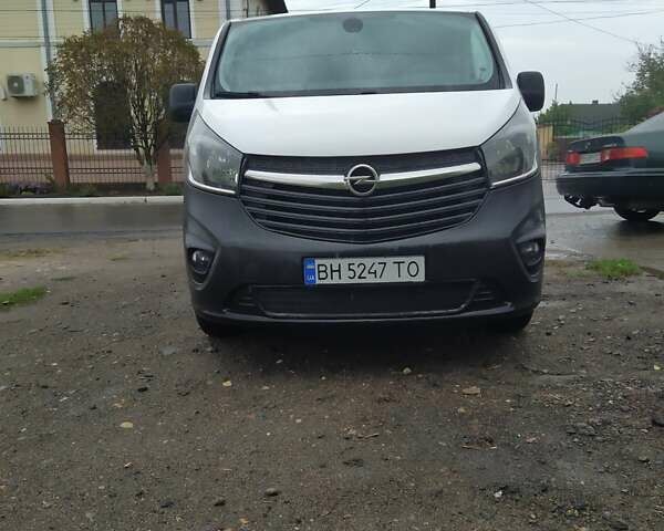 Белый Опель Виваро, объемом двигателя 1.6 л и пробегом 237 тыс. км за 13800 $, фото 1 на Automoto.ua