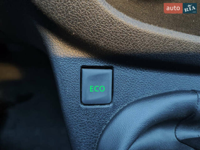 Білий Опель Віваро, об'ємом двигуна 1.6 л та пробігом 248 тис. км за 12000 $, фото 20 на Automoto.ua