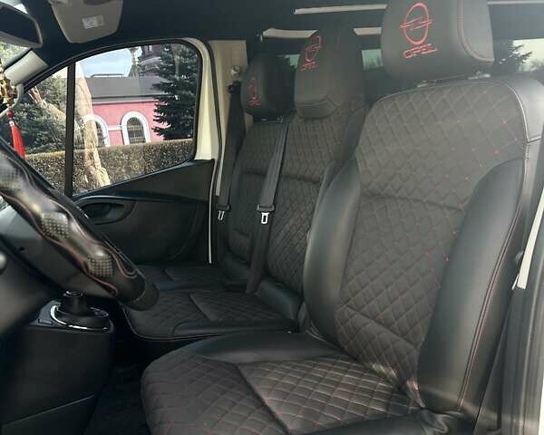 Белый Опель Виваро, объемом двигателя 1.6 л и пробегом 195 тыс. км за 18200 $, фото 21 на Automoto.ua