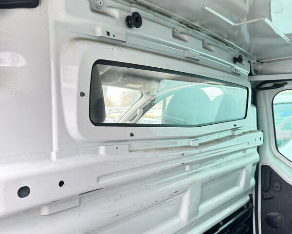 Білий Опель Віваро, об'ємом двигуна 1.6 л та пробігом 346 тис. км за 10750 $, фото 11 на Automoto.ua