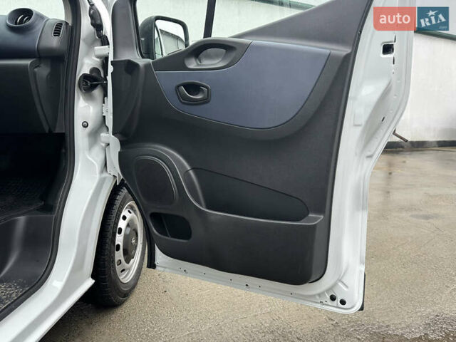 Белый Опель Виваро, объемом двигателя 1.6 л и пробегом 233 тыс. км за 14700 $, фото 68 на Automoto.ua