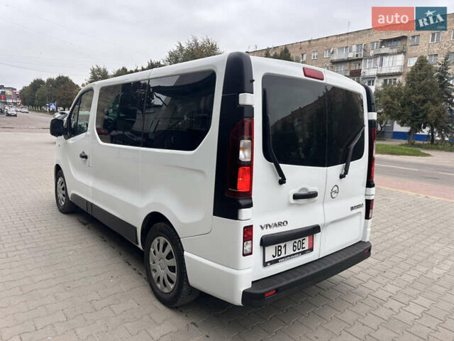 Белый Опель Виваро, объемом двигателя 1.6 л и пробегом 189 тыс. км за 17800 $, фото 5 на Automoto.ua