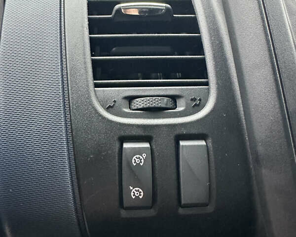 Белый Опель Виваро, объемом двигателя 1.6 л и пробегом 233 тыс. км за 14700 $, фото 44 на Automoto.ua