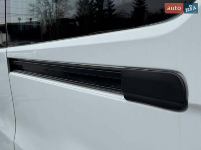 Белый Опель Виваро, объемом двигателя 1.6 л и пробегом 179 тыс. км за 15300 $, фото 11 на Automoto.ua