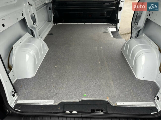 Белый Опель Виваро, объемом двигателя 1.6 л и пробегом 233 тыс. км за 14700 $, фото 60 на Automoto.ua