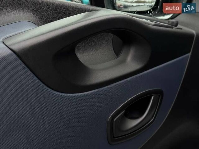 Белый Опель Виваро, объемом двигателя 1.6 л и пробегом 179 тыс. км за 15300 $, фото 36 на Automoto.ua