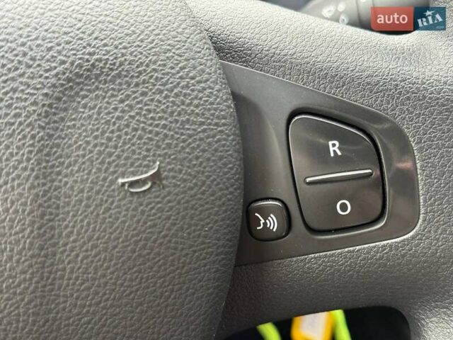 Белый Опель Виваро, объемом двигателя 1.6 л и пробегом 179 тыс. км за 15300 $, фото 19 на Automoto.ua