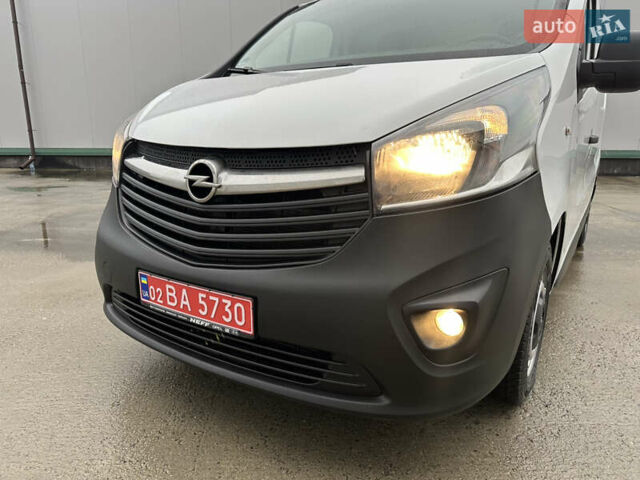 Белый Опель Виваро, объемом двигателя 1.6 л и пробегом 233 тыс. км за 14700 $, фото 3 на Automoto.ua