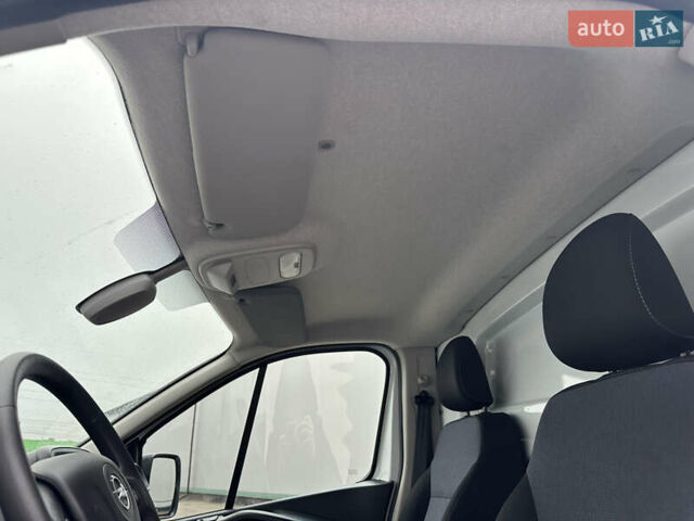 Белый Опель Виваро, объемом двигателя 1.6 л и пробегом 233 тыс. км за 14700 $, фото 49 на Automoto.ua