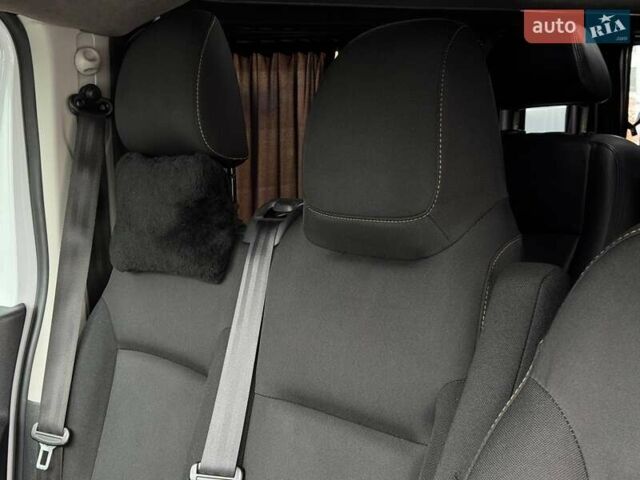 Белый Опель Виваро, объемом двигателя 1.6 л и пробегом 179 тыс. км за 15300 $, фото 43 на Automoto.ua