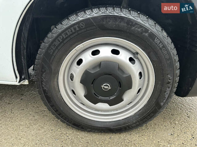 Белый Опель Виваро, объемом двигателя 1.6 л и пробегом 233 тыс. км за 14700 $, фото 31 на Automoto.ua