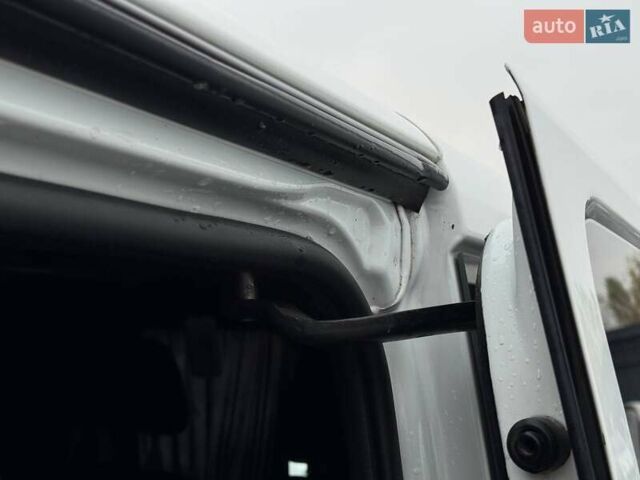 Белый Опель Виваро, объемом двигателя 1.6 л и пробегом 179 тыс. км за 15300 $, фото 28 на Automoto.ua