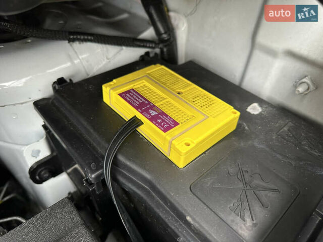 Белый Опель Виваро, объемом двигателя 1.6 л и пробегом 233 тыс. км за 14700 $, фото 94 на Automoto.ua