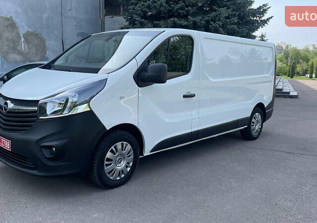 Белый Опель Виваро, объемом двигателя 1.6 л и пробегом 128 тыс. км за 14700 $, фото 1 на Automoto.ua