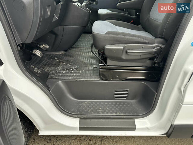 Белый Опель Виваро, объемом двигателя 1.6 л и пробегом 233 тыс. км за 14700 $, фото 40 на Automoto.ua