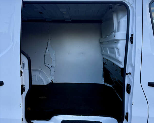 Белый Опель Виваро, объемом двигателя 1.6 л и пробегом 260 тыс. км за 11499 $, фото 10 на Automoto.ua