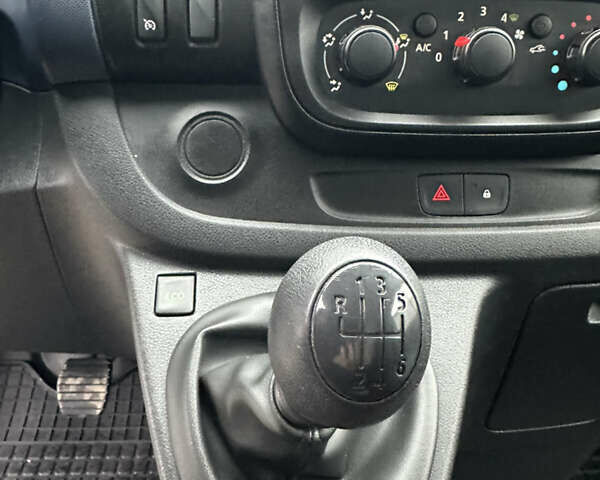 Белый Опель Виваро, объемом двигателя 1.6 л и пробегом 233 тыс. км за 14700 $, фото 42 на Automoto.ua