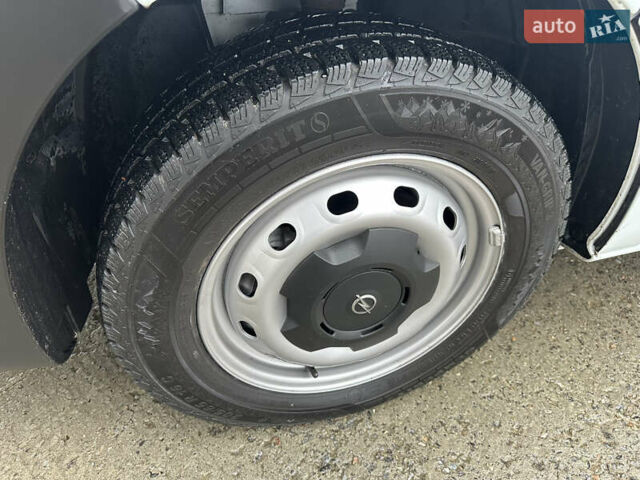 Белый Опель Виваро, объемом двигателя 1.6 л и пробегом 233 тыс. км за 14700 $, фото 8 на Automoto.ua