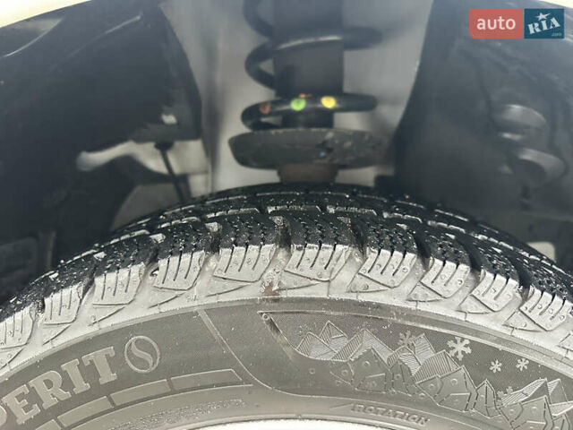 Белый Опель Виваро, объемом двигателя 1.6 л и пробегом 233 тыс. км за 14700 $, фото 9 на Automoto.ua