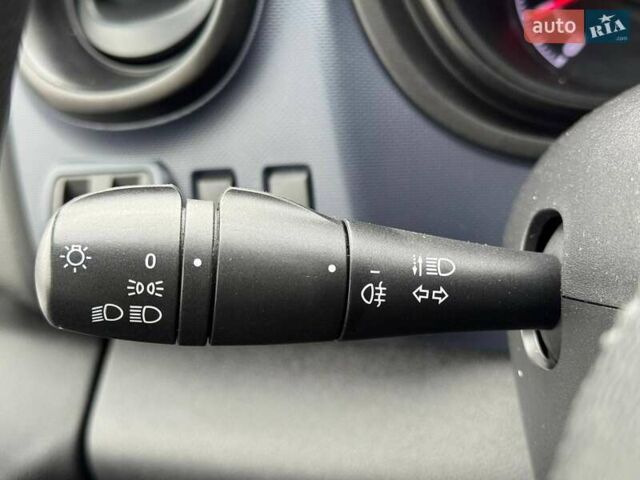 Белый Опель Виваро, объемом двигателя 1.6 л и пробегом 179 тыс. км за 15300 $, фото 20 на Automoto.ua