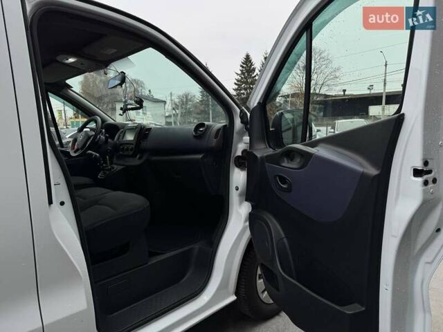 Белый Опель Виваро, объемом двигателя 1.6 л и пробегом 179 тыс. км за 15300 $, фото 54 на Automoto.ua