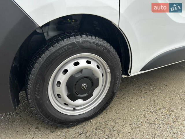 Белый Опель Виваро, объемом двигателя 1.6 л и пробегом 233 тыс. км за 14700 $, фото 7 на Automoto.ua