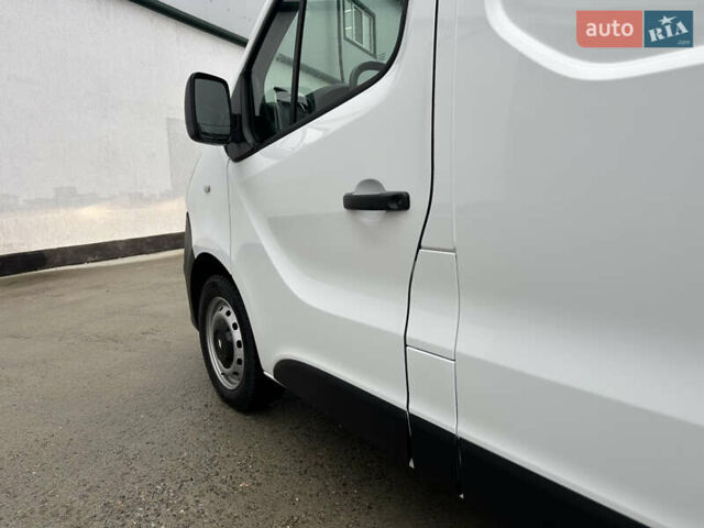 Белый Опель Виваро, объемом двигателя 1.6 л и пробегом 233 тыс. км за 14700 $, фото 11 на Automoto.ua