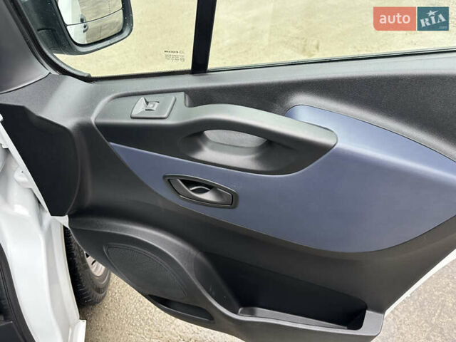 Белый Опель Виваро, объемом двигателя 1.6 л и пробегом 233 тыс. км за 14700 $, фото 69 на Automoto.ua